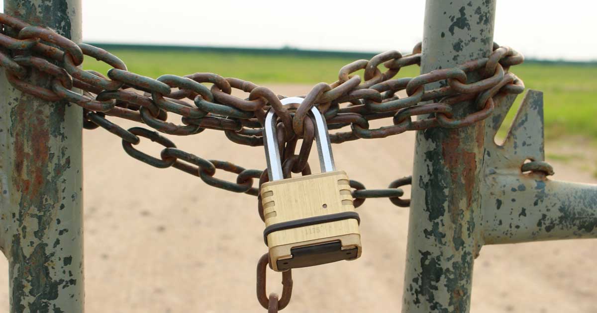 Lock the gate Lock the gate